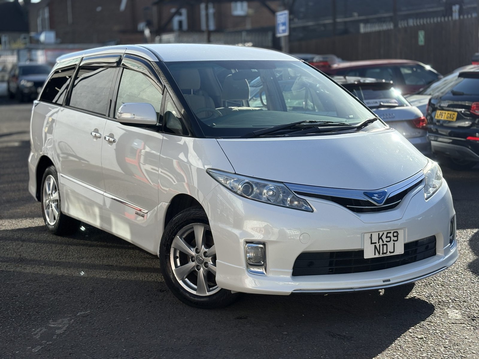 Toyota Estima - Image 2