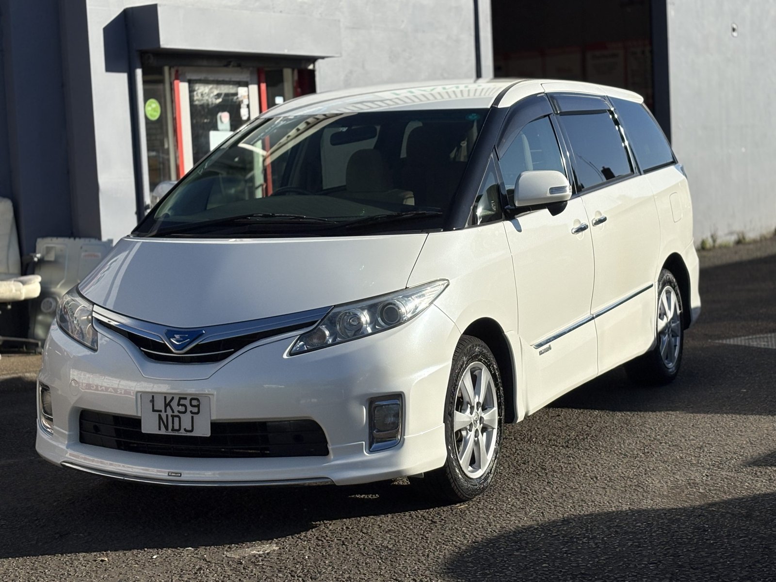 Toyota Estima - Image 4
