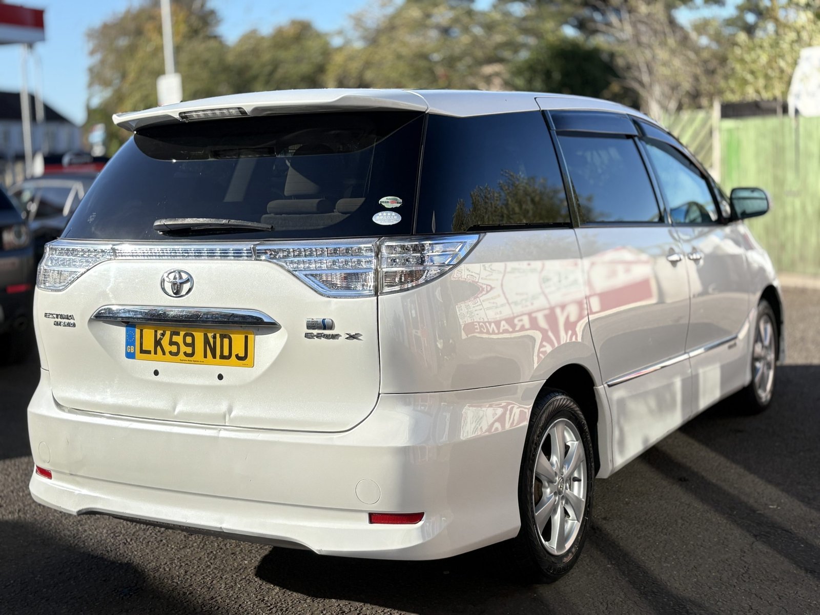 Toyota Estima - Image 10