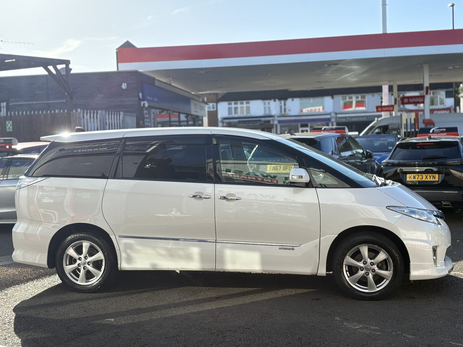 Toyota Estima - Image 9