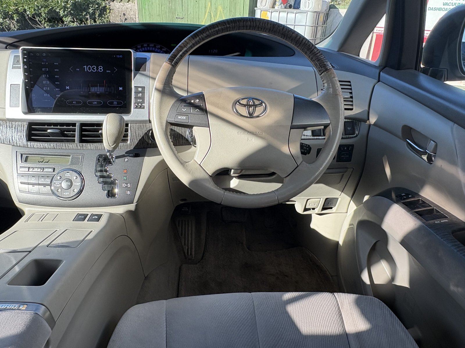 Toyota Estima - Image 7