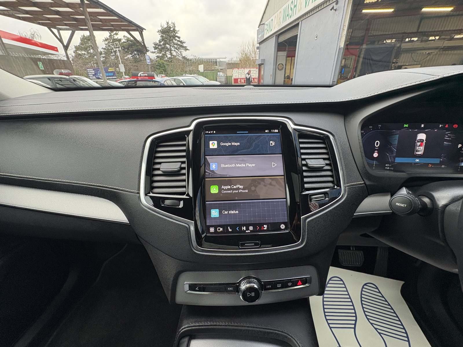 Volvo XC90 - Image 10