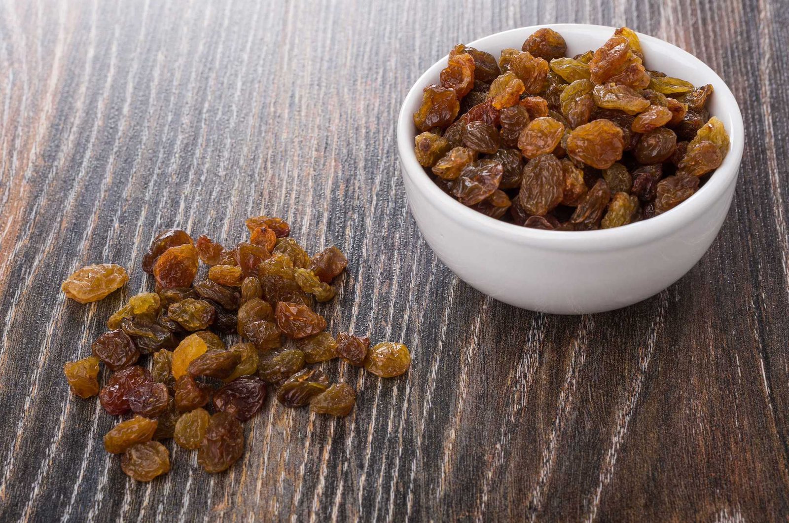 Organic Sun Dried Sultanas - Image 2